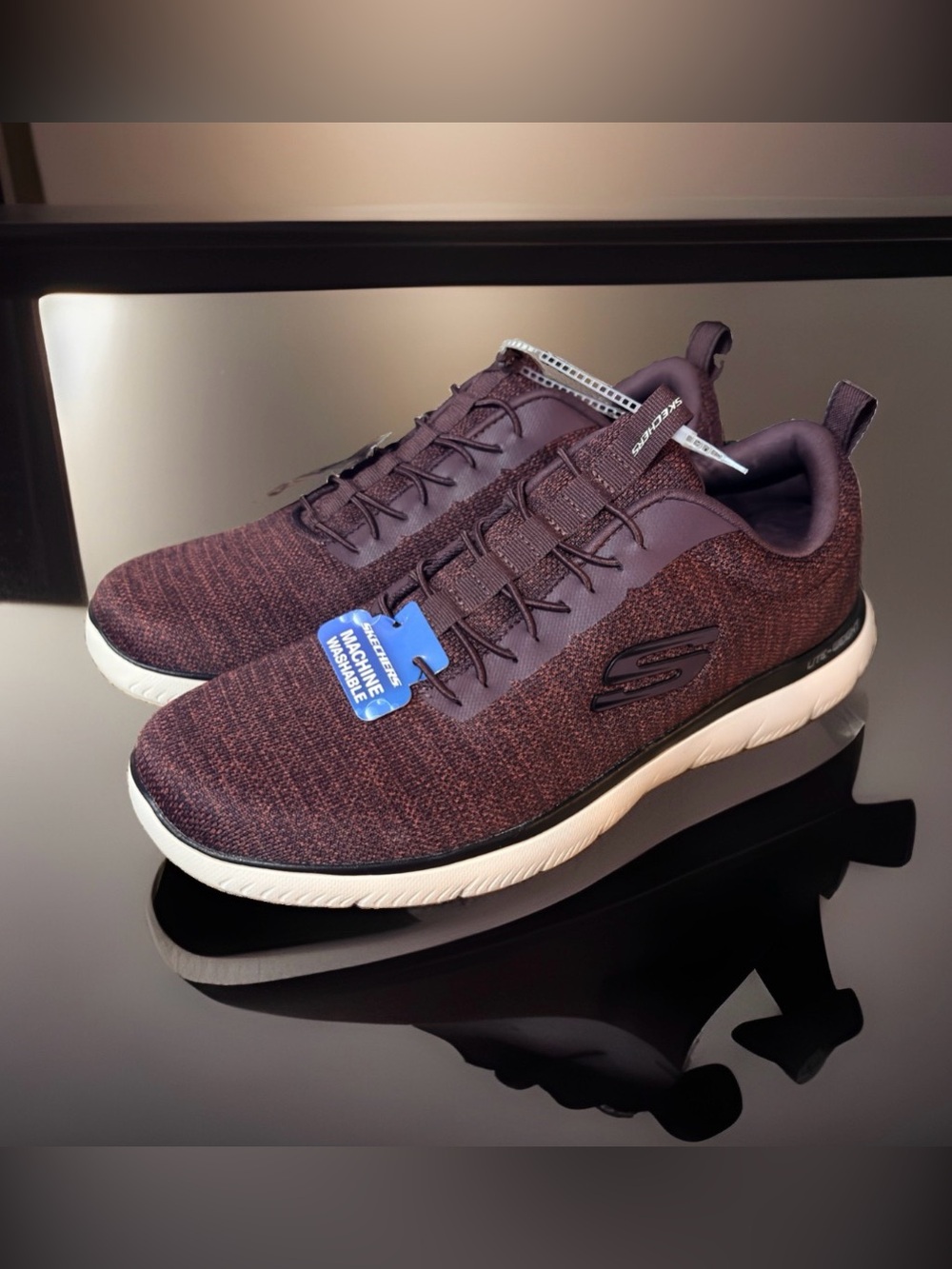 NWT Skechers Men’s Lightweight Knit Sneaker in Burgundy/Black w/Memory Foam-10.5